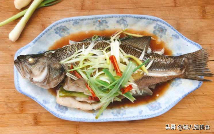 买鲈鱼的正确方法视频,如何挑选鲜活鲈鱼