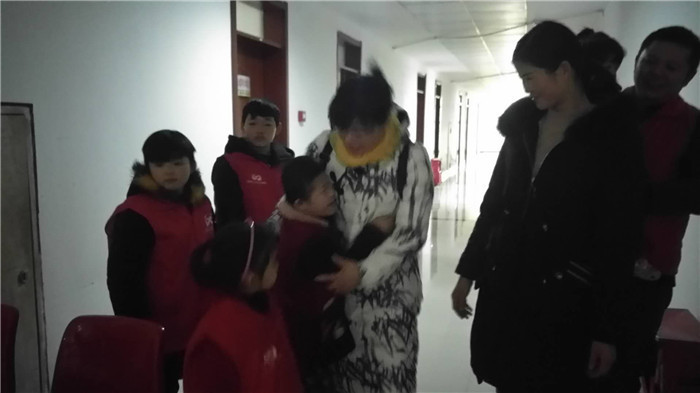 爱心人士关爱留守儿童,爱心人士关爱儿童