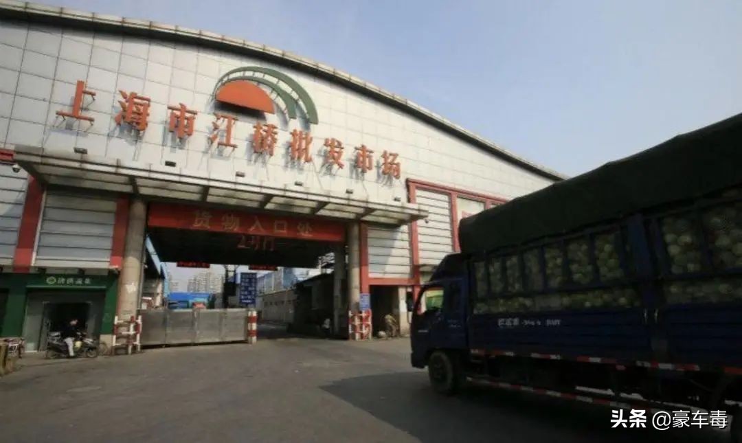 豪车毒老纪考斯特,豪车毒老纪小跟班