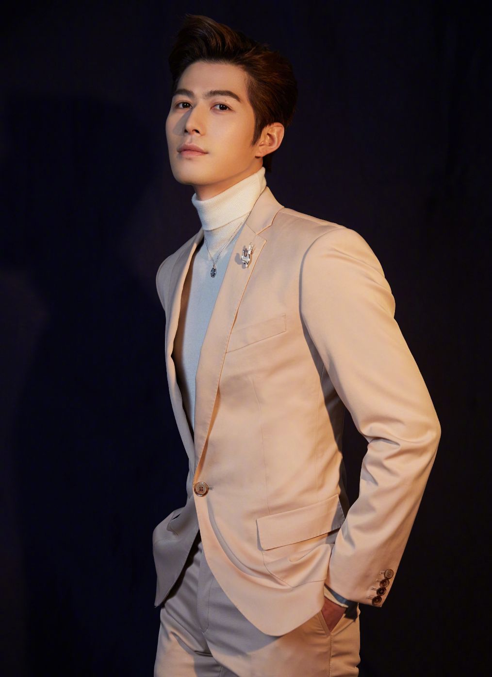 陈学冬摔伤视频,陈学冬因车祸腿部受伤