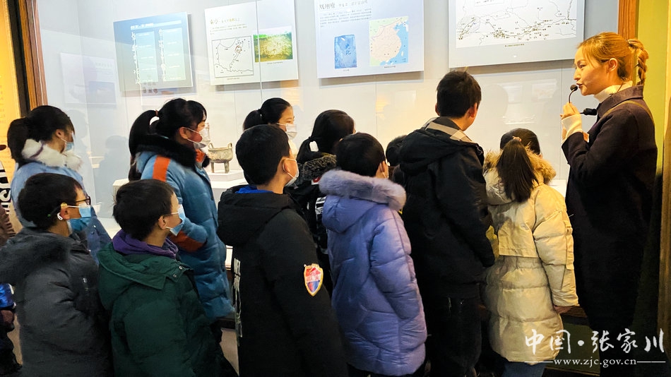 “我和*物文**贺新年”—张家川县博物馆开展2021年元旦贺卡制作社教活动