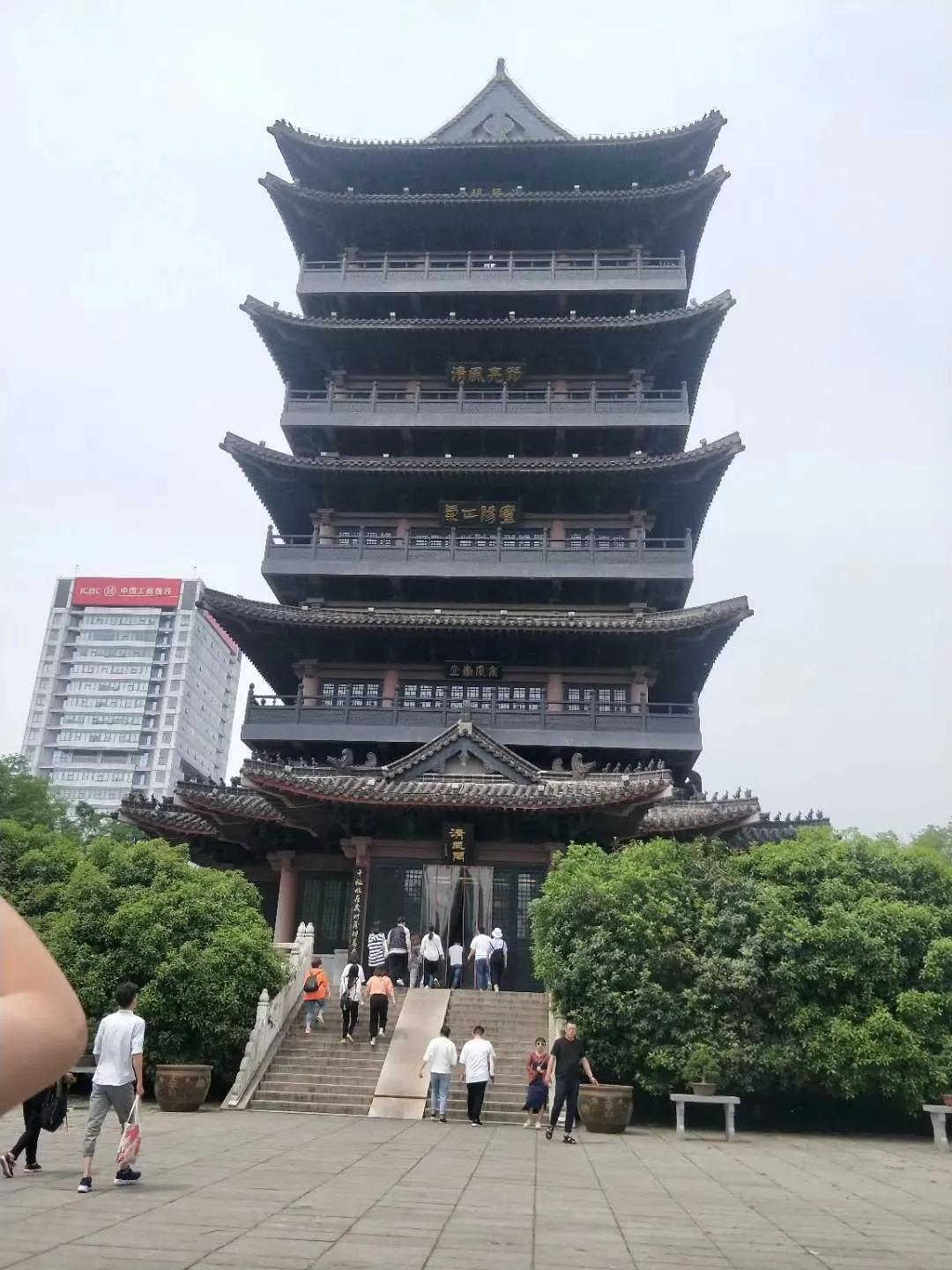 偌大的城市我的栖身之处在何处,偌大的城市容不下一个漂泊的灵魂