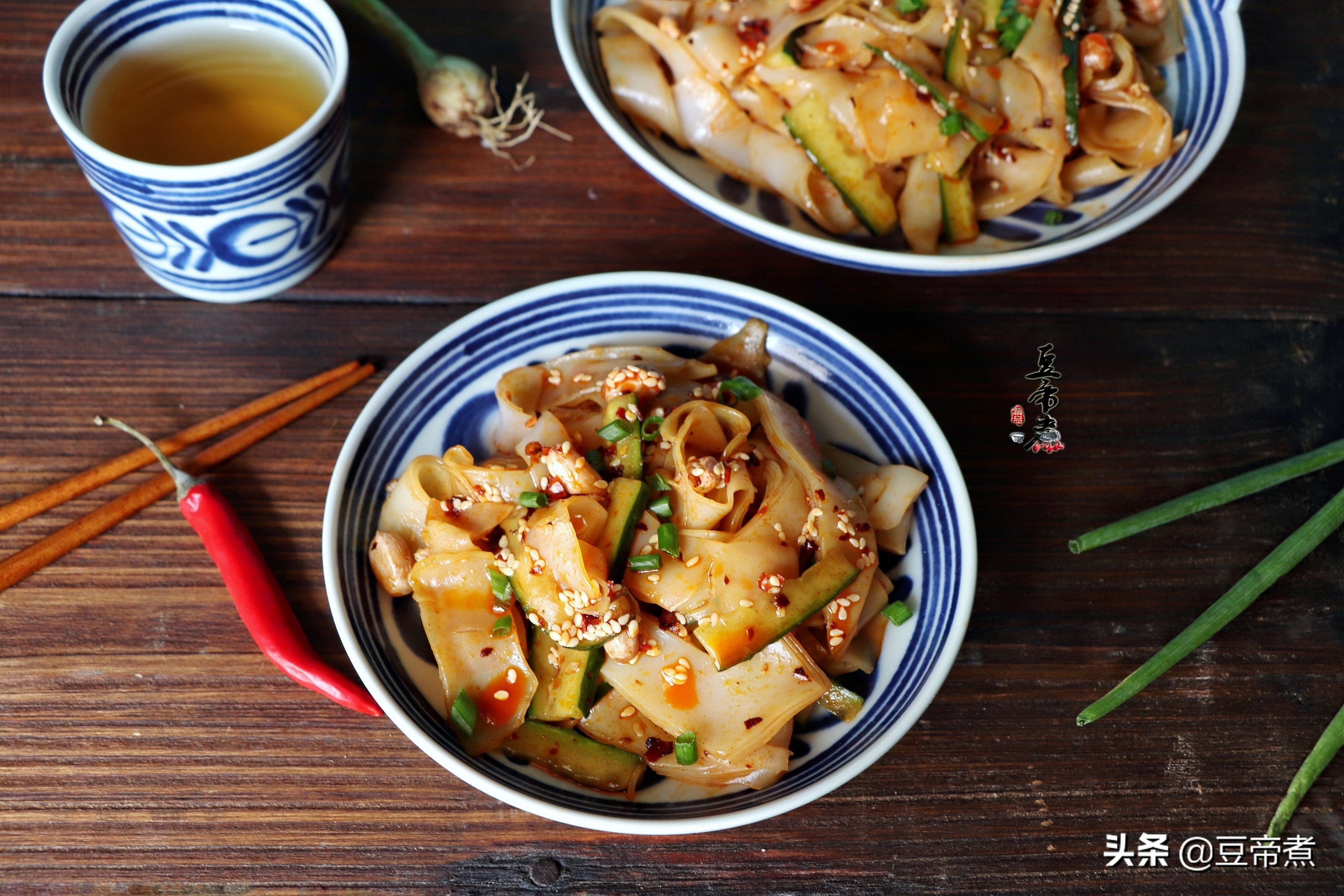 下雨没事在家自制凉皮,和家人一起做凉皮