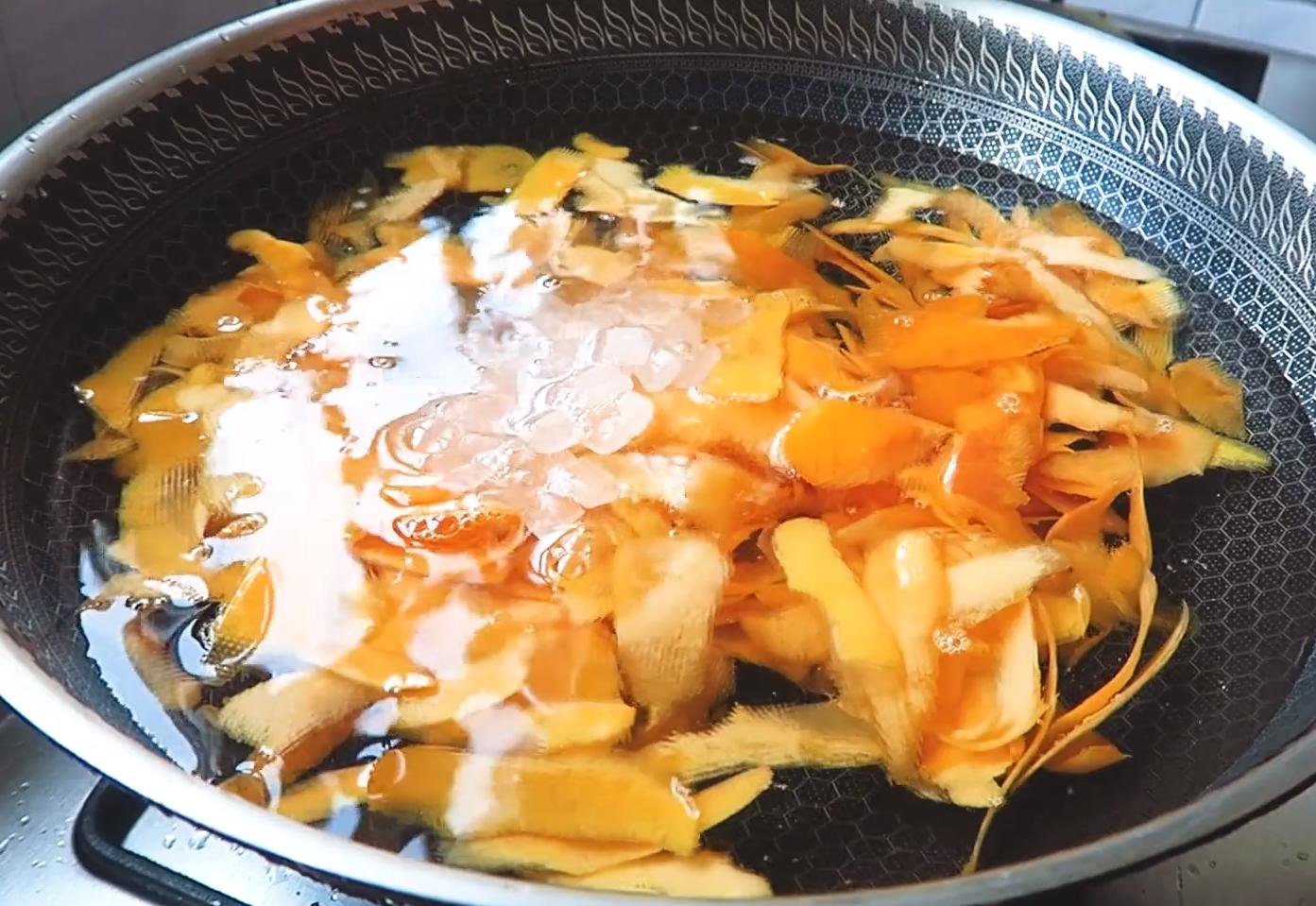 黄桃不甜怎么做好吃,黄桃罐头吃不完怎么做