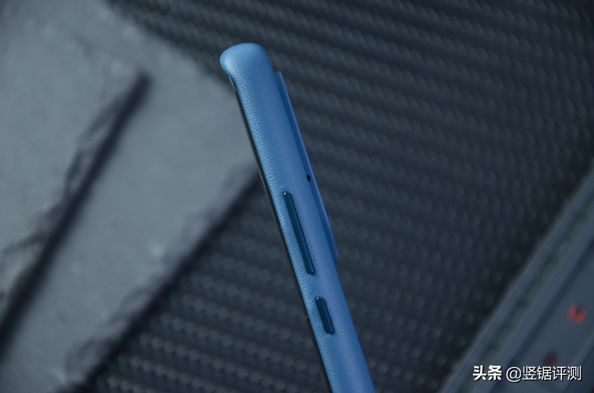 小米11Ultra专用“素皮保护壳”开箱:卖149元,贵么?