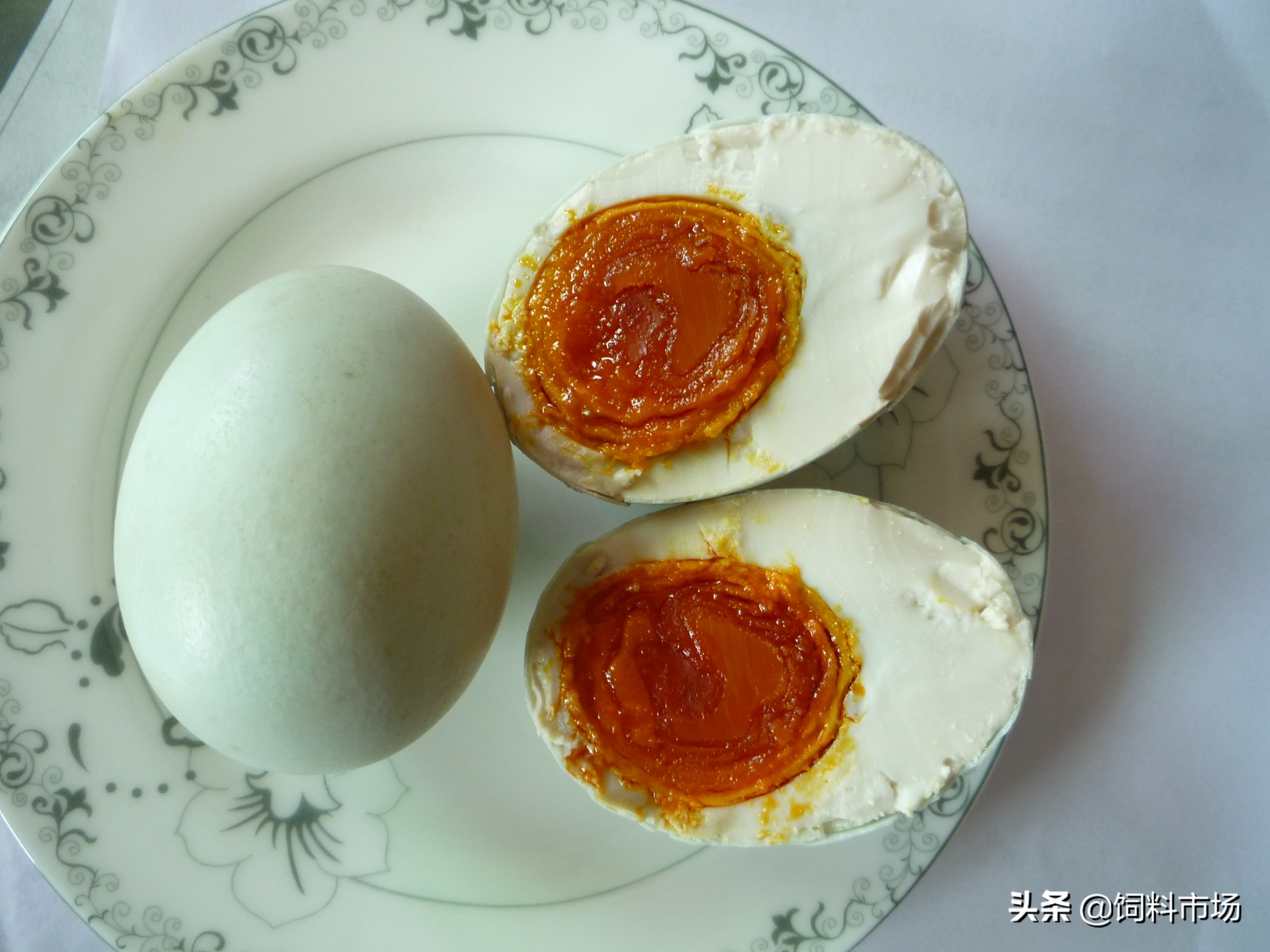 麻鸭肉质紧实鲜嫩美味,细长脖子麻鸭