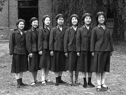 难忘74式军服——海军恢复水兵服，女兵穿上了裙子