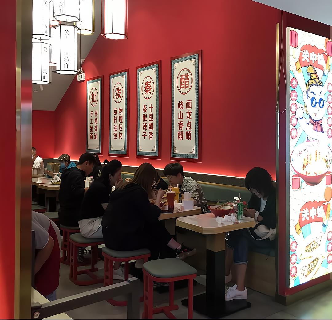 油泼面馆生意好到爆,油泼面利润