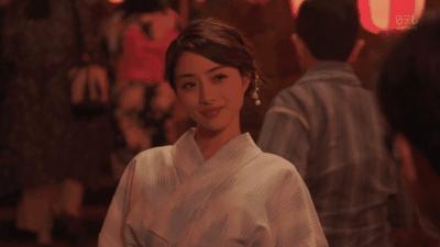 她为什么没眼技？怎么改善眼睛无神的状态