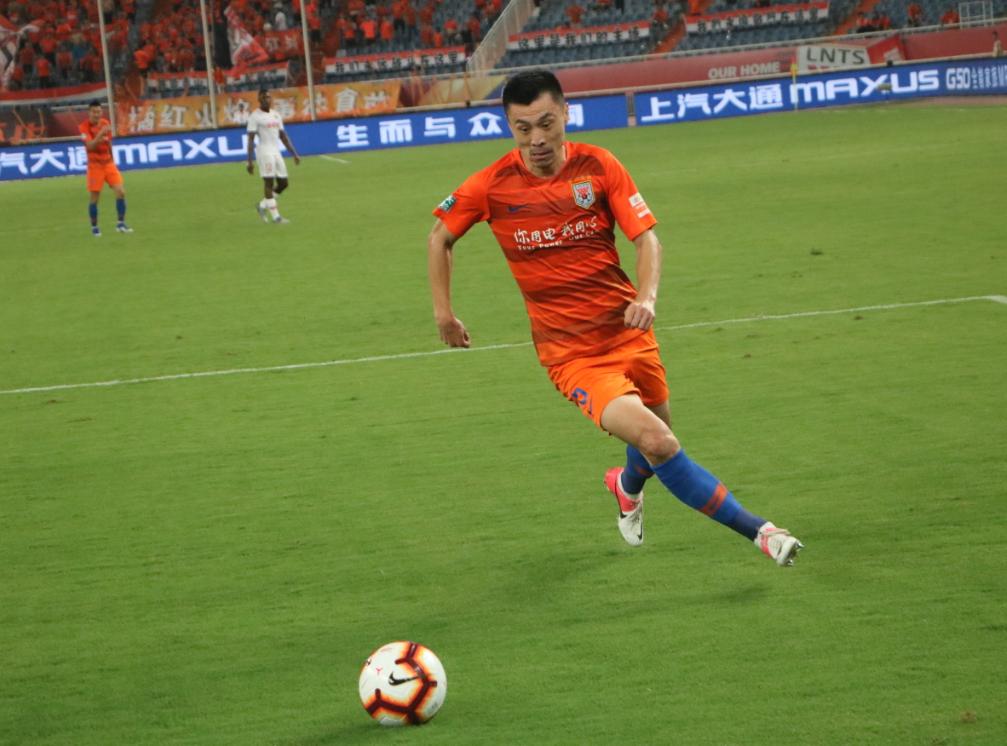 足坛曾经的追风少年,李霄鹏中卫鲁能