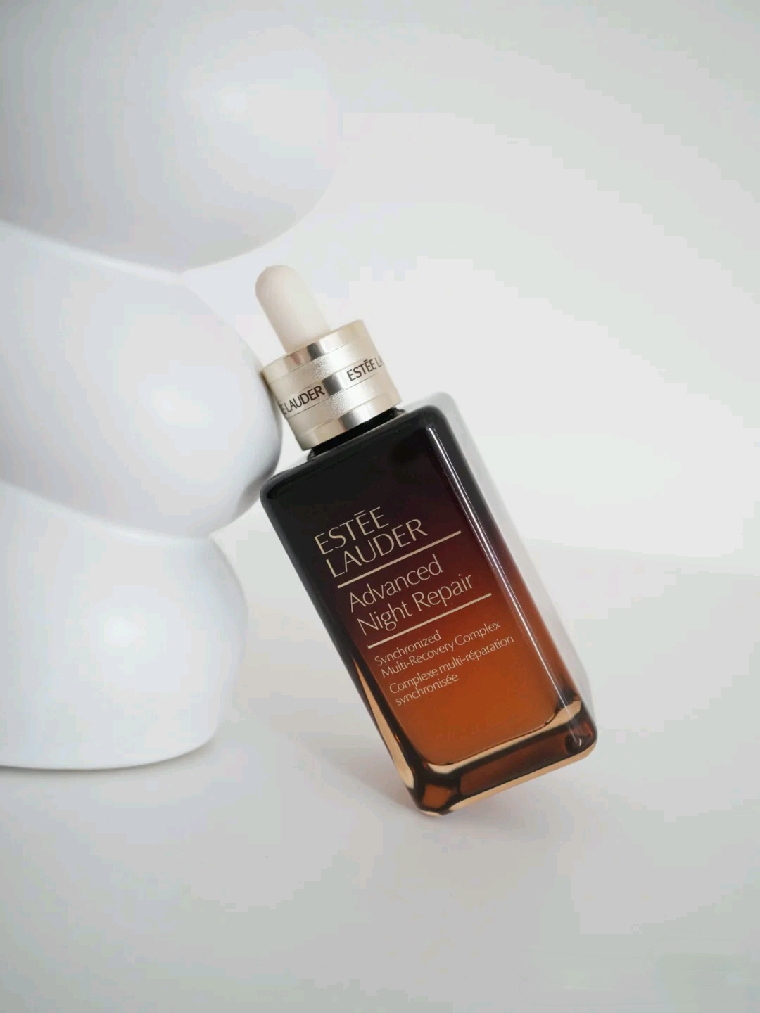 雅诗兰黛跟资生堂哪个好用,雅诗兰黛和资生堂哪个性价比高