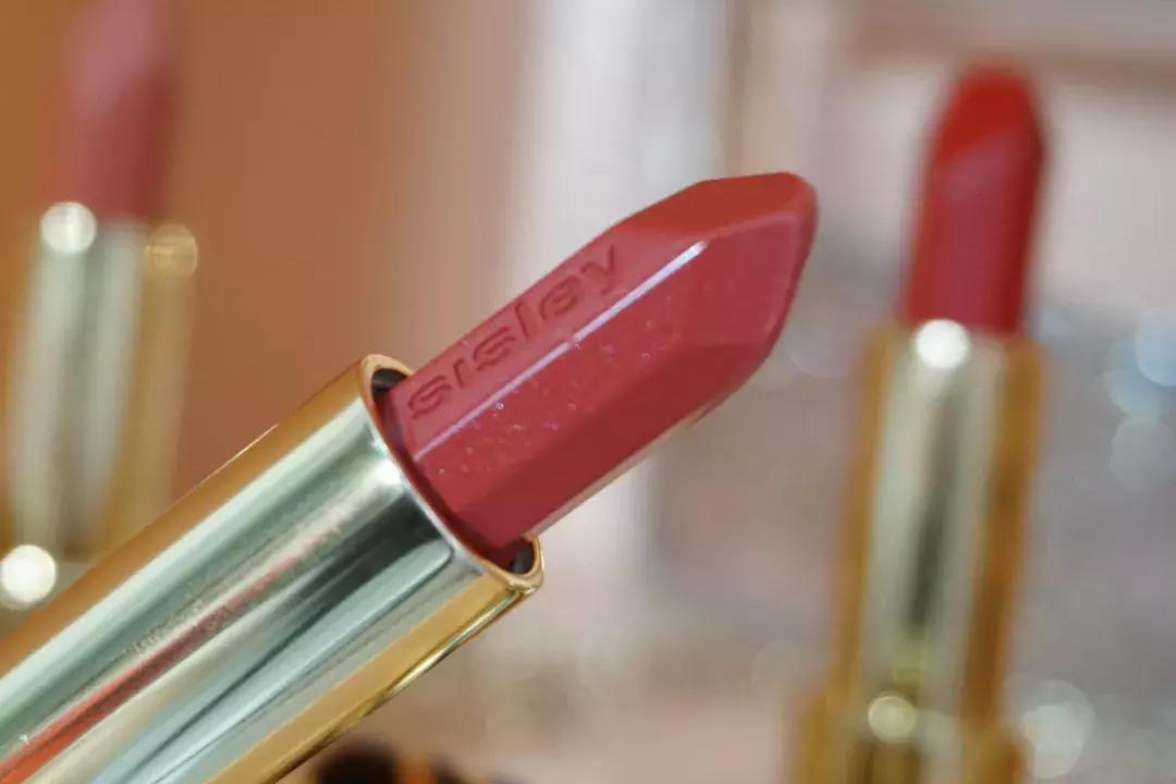李佳琦同款就一定适合你?试了这16支口红后我们发现…