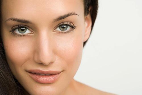 刘雯颧骨突出面相,刘雯是长方脸还是正方脸