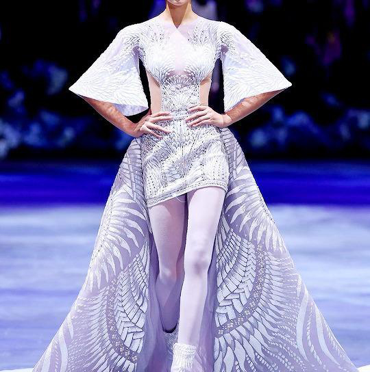 迪拜MichaelCinco王室晚宴高定礼服,贵族剪裁,高级感太美