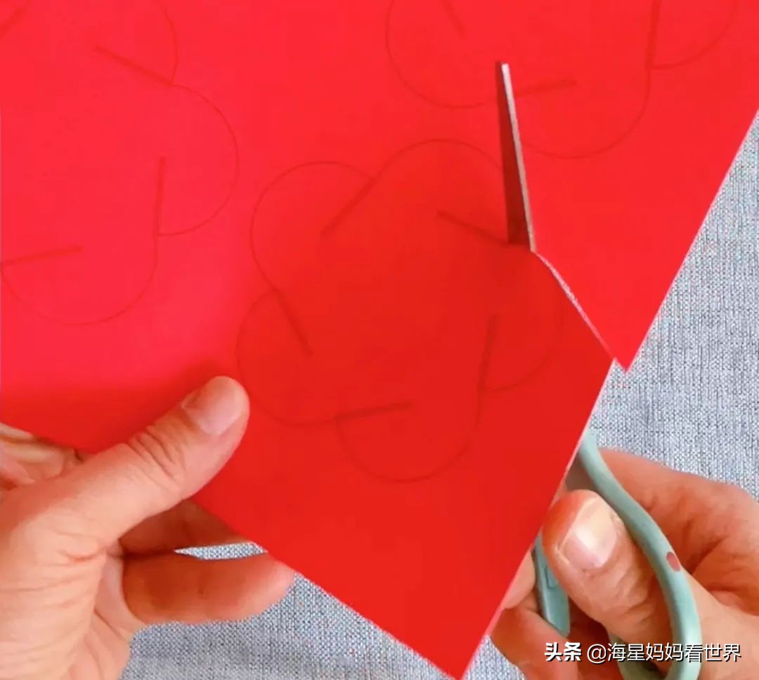 春节喜气洋洋大红灯笼高高挂,红红火火喜气洋洋百家姓灯笼