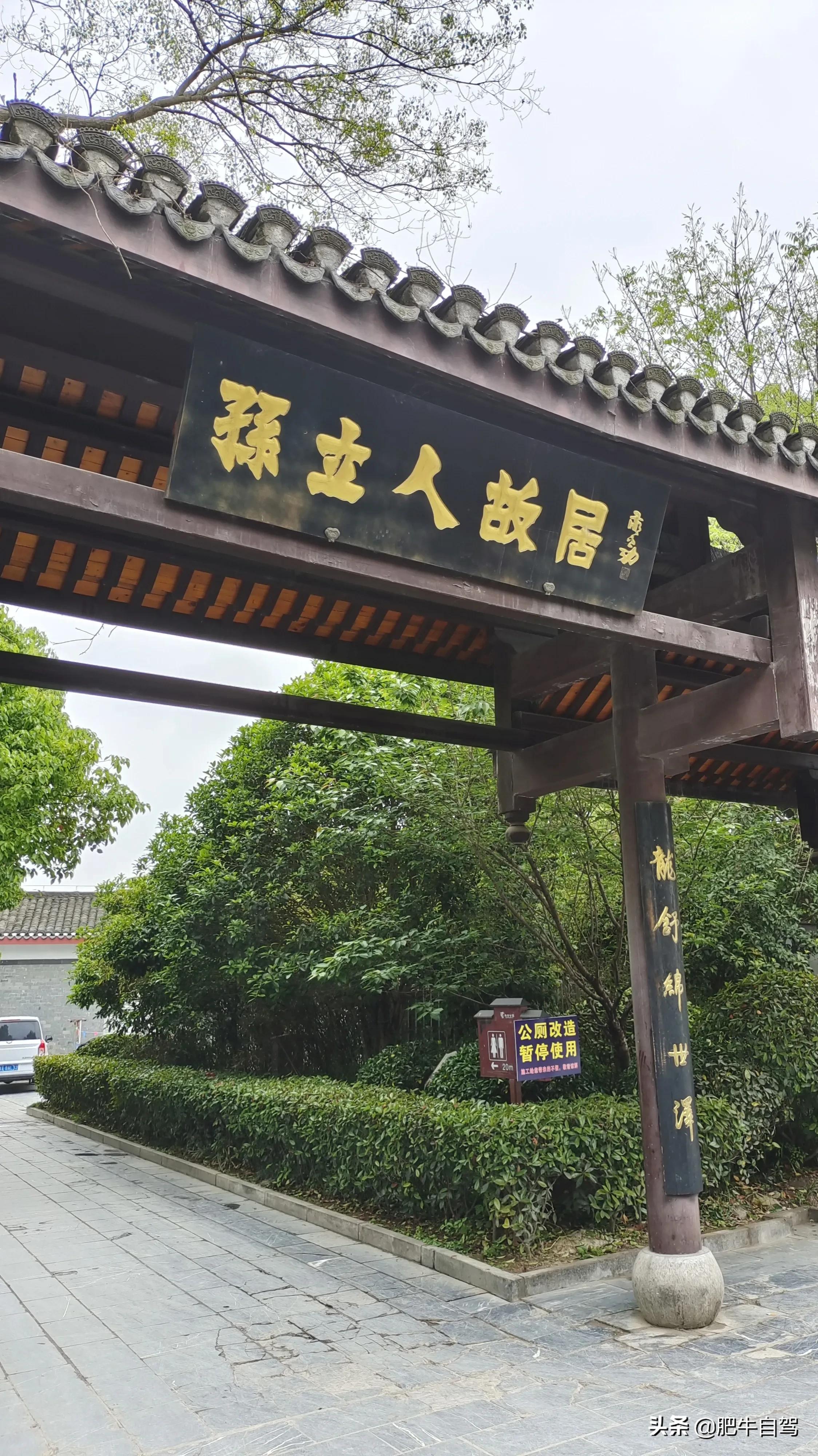 这古镇既有江南的小桥流水,更有原味的古色古香,它就是三河古镇