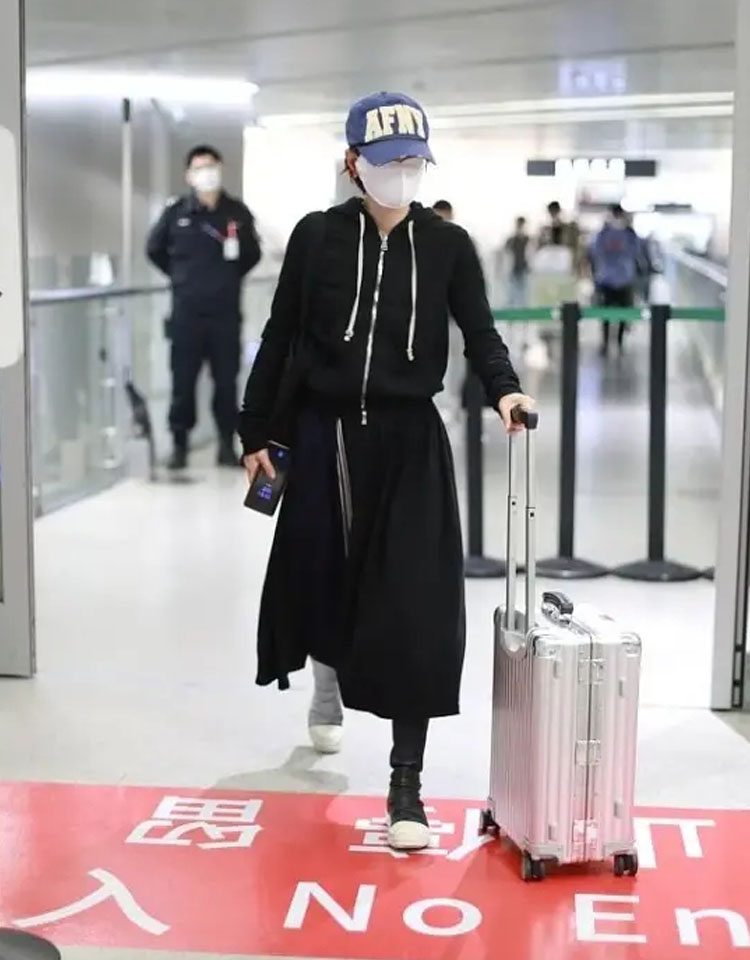 马伊琍同款短发穿衣搭配,马伊琍穿黑色羽绒服图片