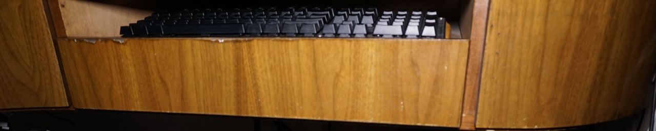 五年时间改造的5层电脑桌面,将空间利用到极致