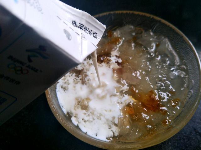 桃胶银耳羹最简单的做法,银耳桃胶羹简单做法