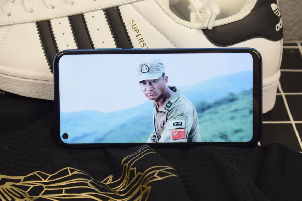 荣耀play3评测跑多少分,荣耀play3值得买么