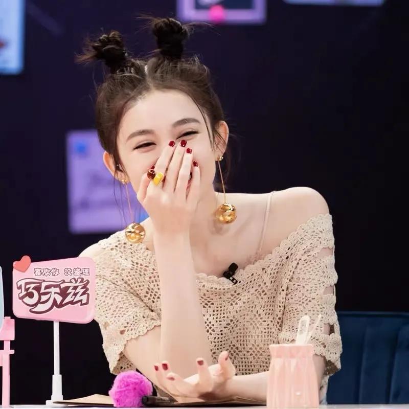 看一下明星的穿衣搭配,一起来看看明星的时尚搭配