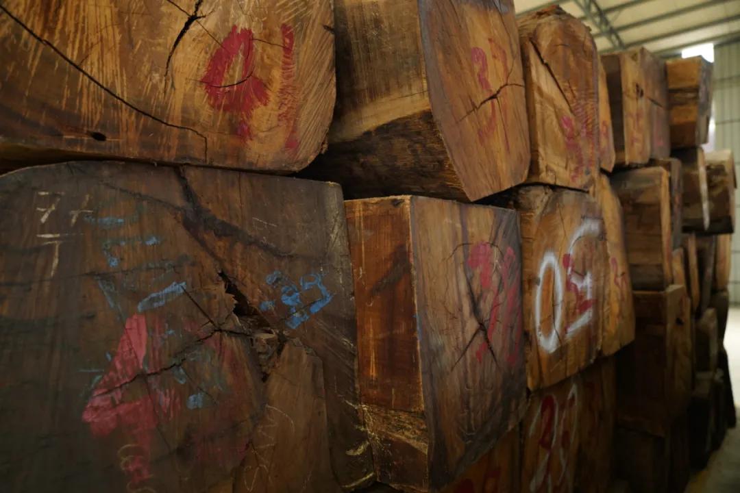 怎么鉴别红木家具用的什么木头,如何挑选红木家具的品质