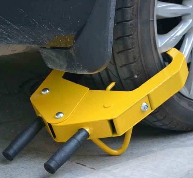 轮胎被锁住怎么解锁,轮胎被锁自己开锁