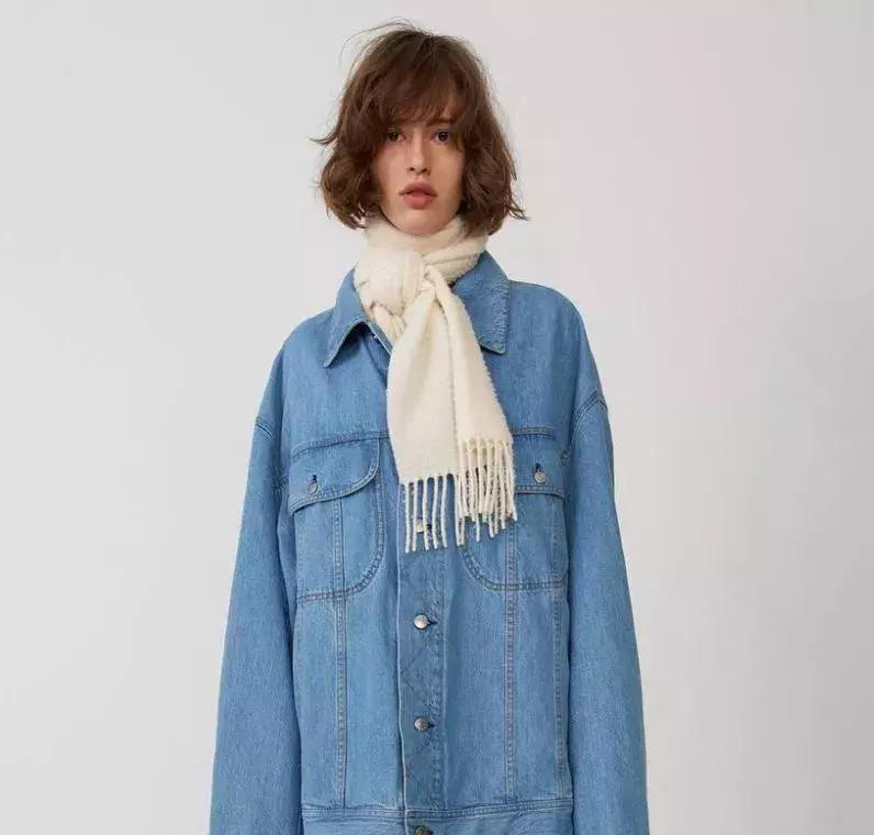 想要冬天穿出高级感,冬天围巾这样系简单又时尚好喜欢