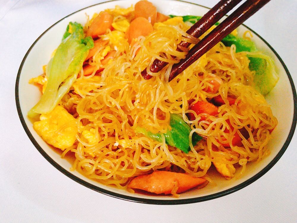 炒大锅米粉怎么炒不会粘在一起,广东米粉泡到什么程度才可以炒