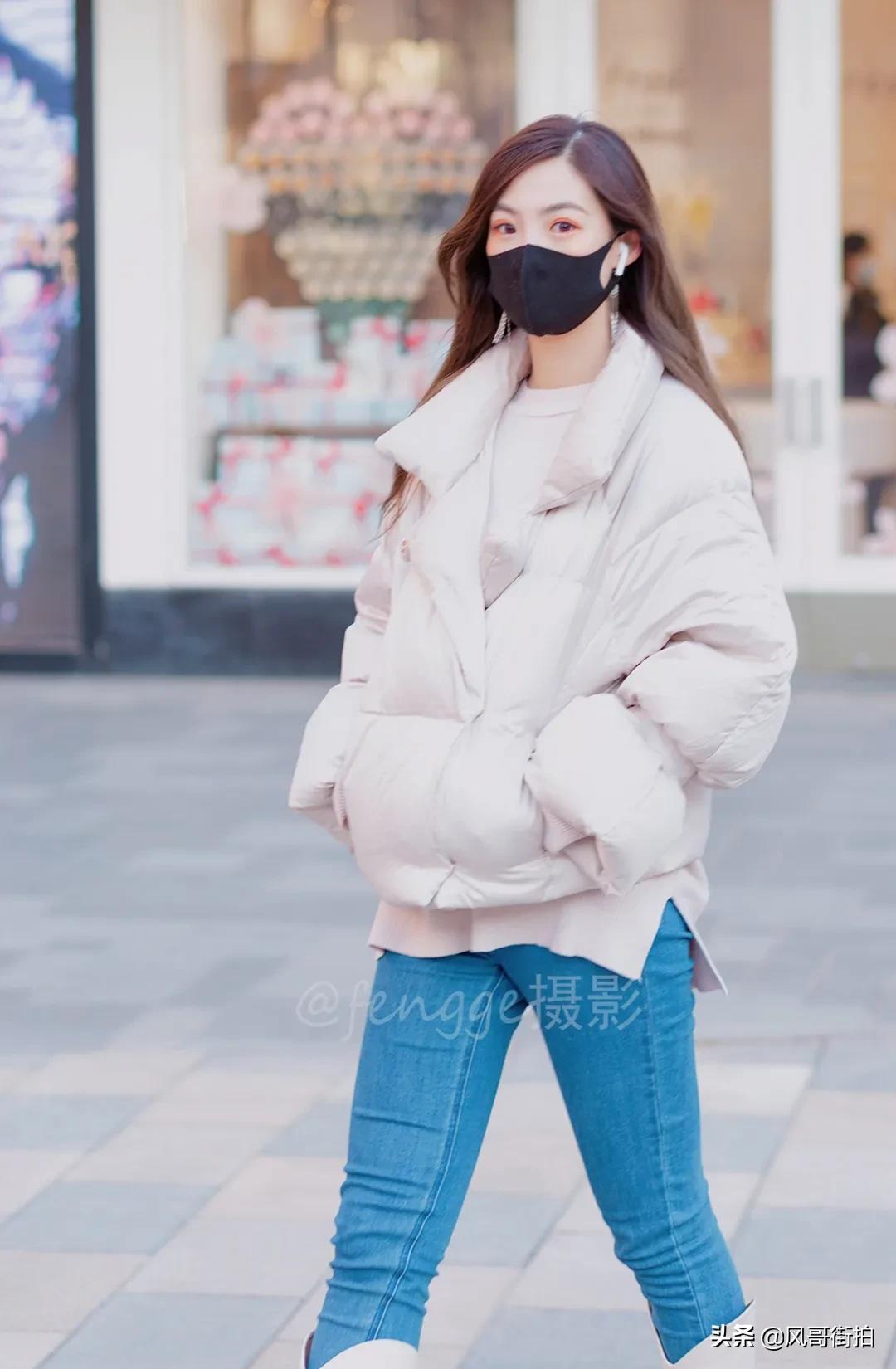 街拍三里屯空姐,国航空姐在三里屯走秀