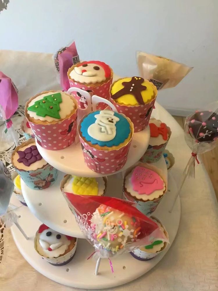 我陪女儿做烘焙年入20万女儿上了报我也成网红