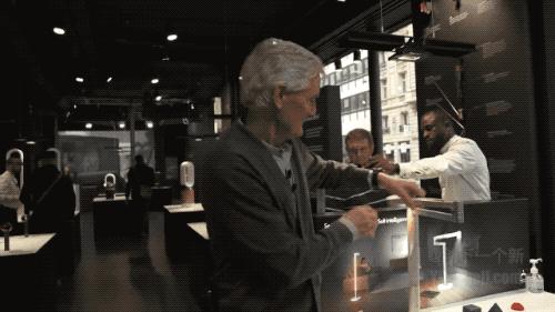 昨天，神器又出，专把弯的撸直