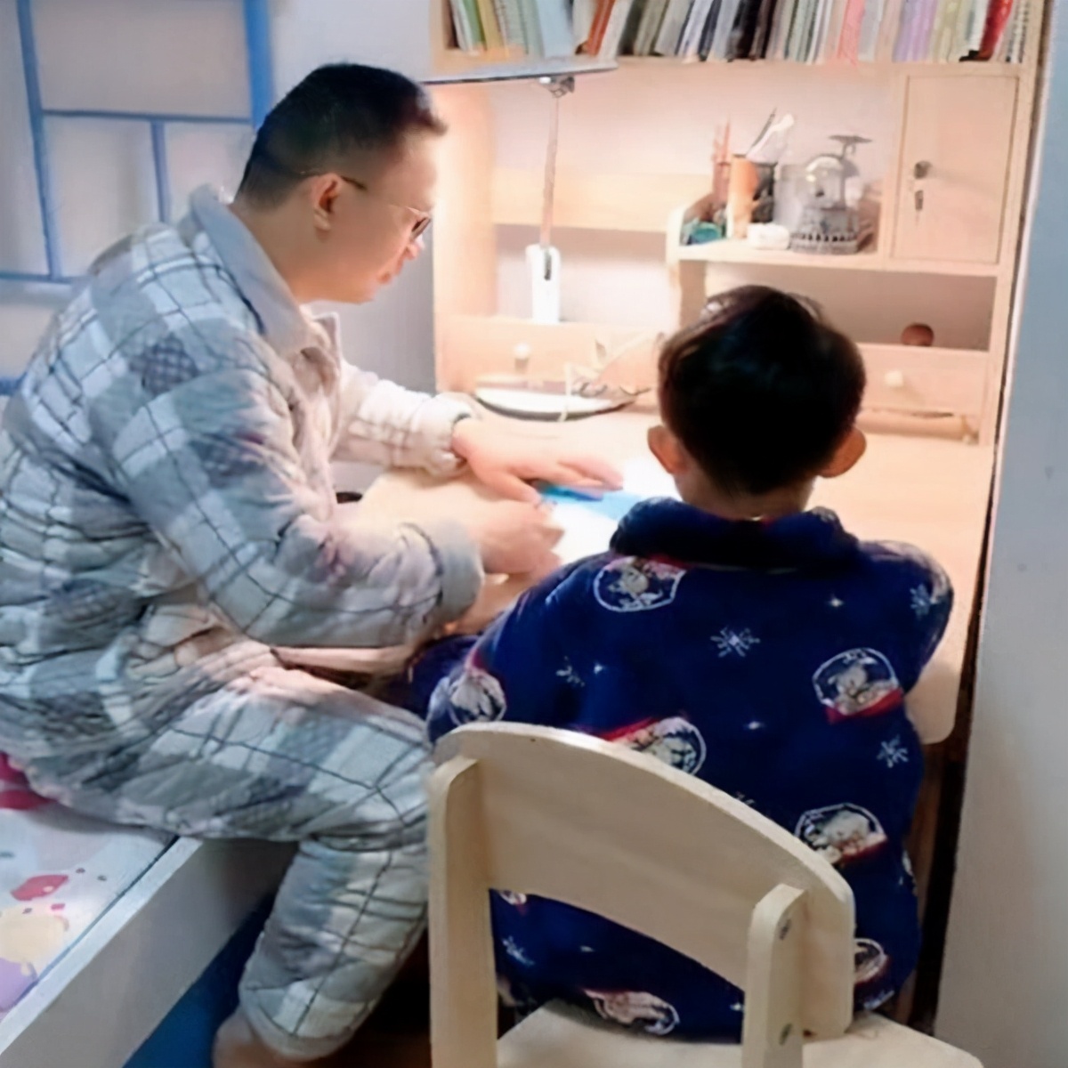 孩子特别磨蹭怎么和孩子沟通,孩子拖拉磨蹭不自律该怎么教育