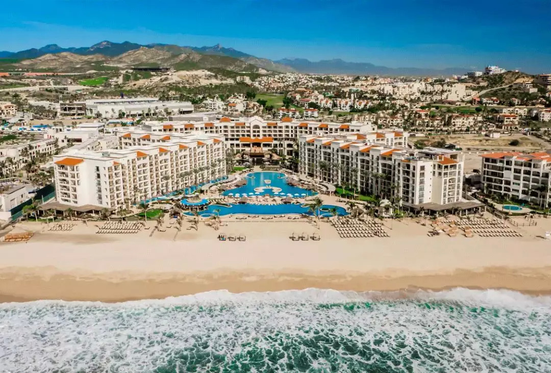 rihanna只靠副业微商赚6个亿,rihanna副业赚多少钱