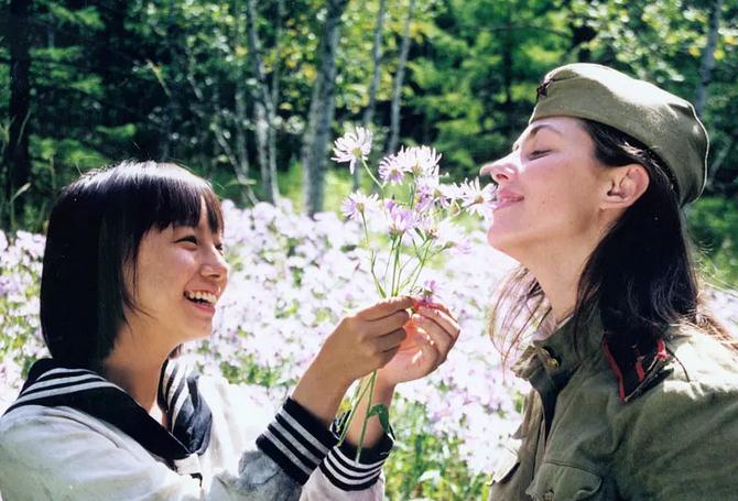 还记得当年的紫日吗,靳东拍了几次吻戏