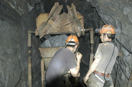 煤矿工人工伤找谁办理,煤矿工伤怎么鉴定赔偿