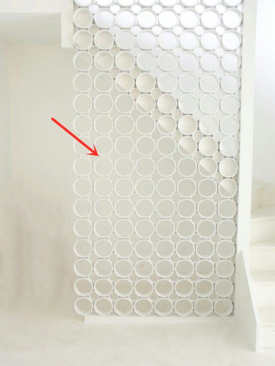 老爸会捯饬，10根PVC管连在一起装在楼梯旁，废物材料变成宝