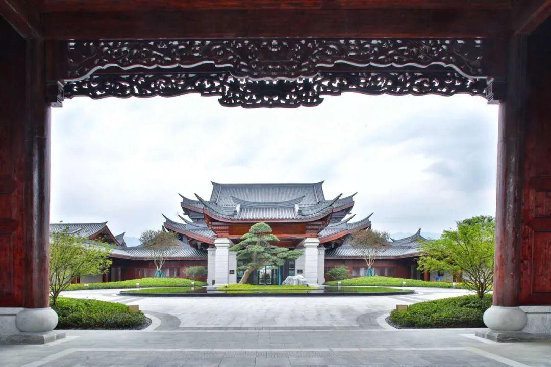 等了好久，这家酒店终于开了，全是别墅房