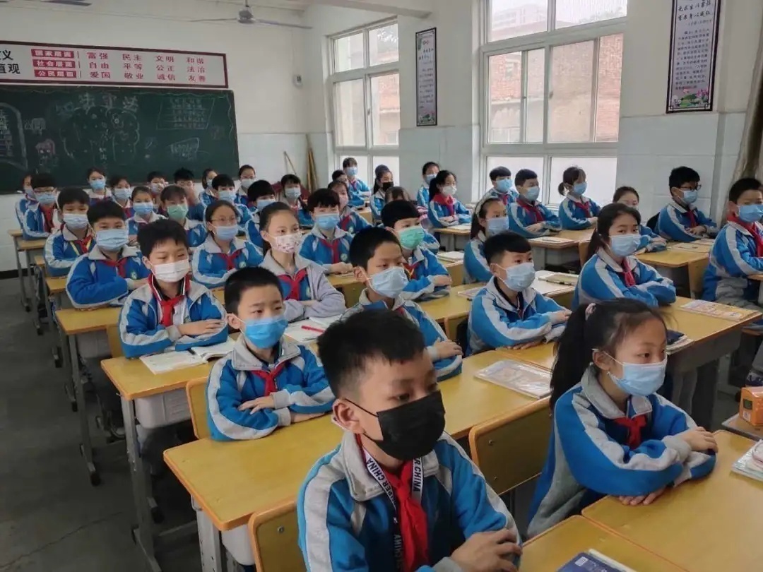 雪峰小学开学第一天的视频,桃源小学开学第一天