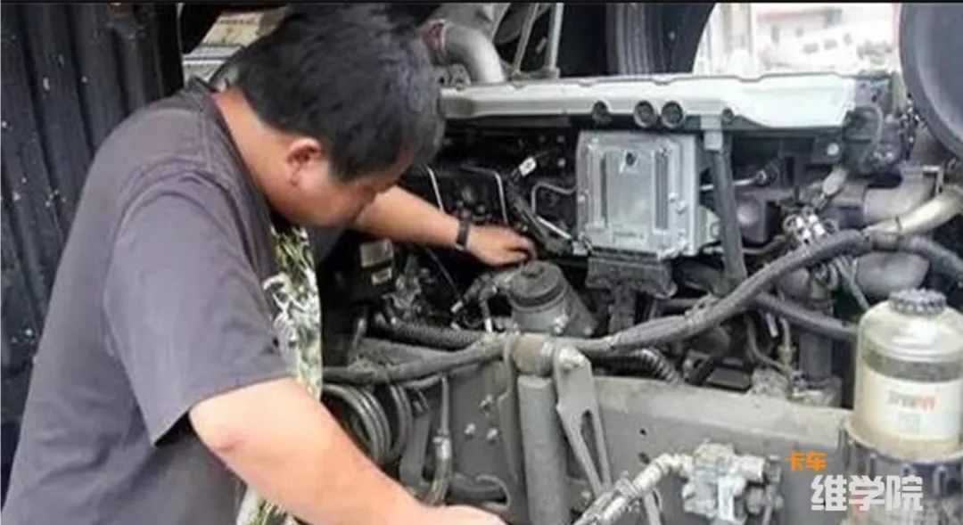 油路堵住怎样解决,油路排气的正确方法