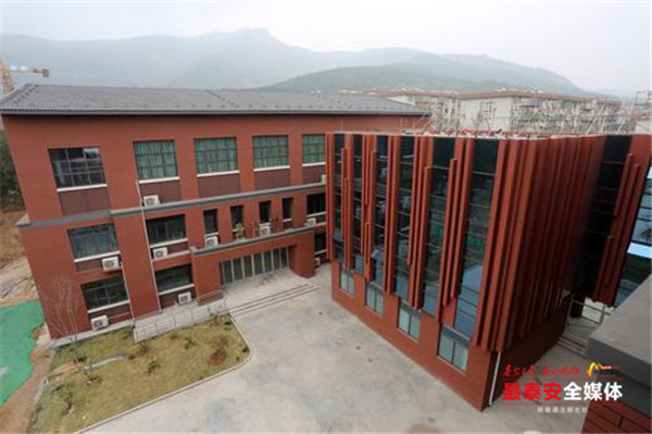 学校独特的文化氛围和人文气息,学校教育环境和氛围