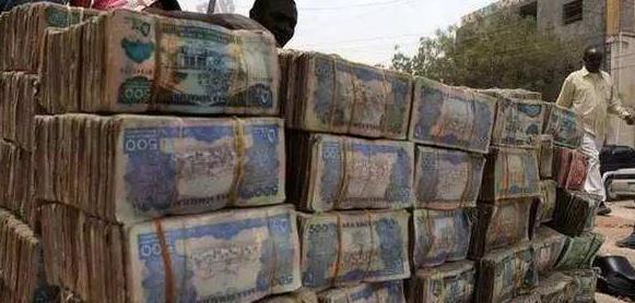 全球公认十大最有钱的国家,世界上穷得只剩钱的国家