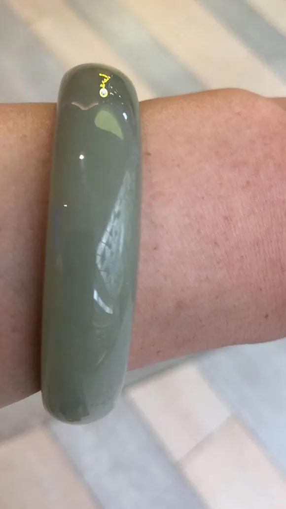 青海料白玉镯值多少钱,200多的青海玉手镯是真的吗
