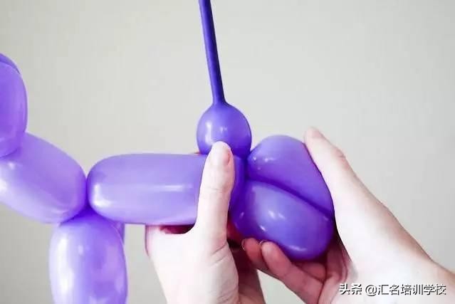 一根长气球拧小狗简单又漂亮,如何用魔术气球做小狗的视频