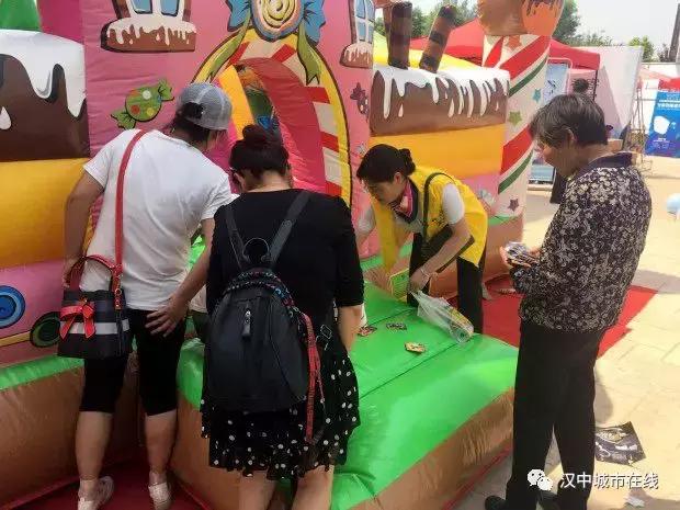 多彩文化活动点亮群众美好生活,汉中光辉社区直播