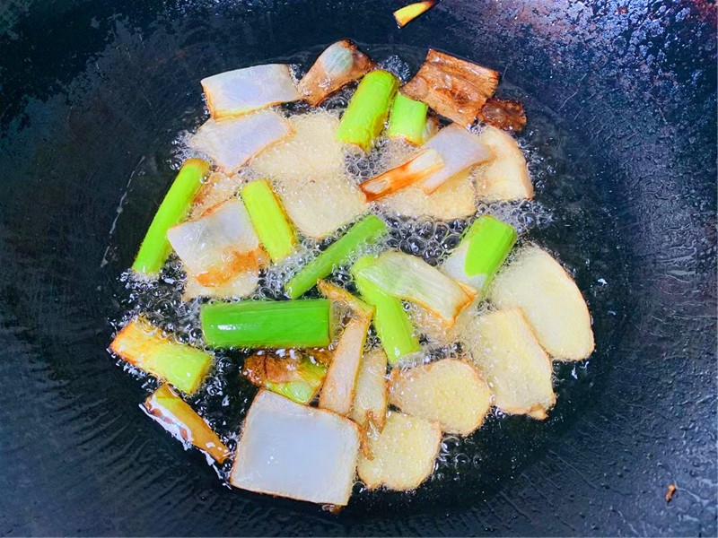 洗田螺都是粘液,洗田螺为什么要放油