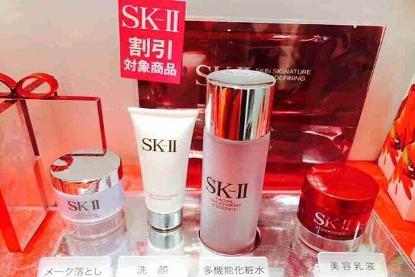 中国女性和日本女性在化妆品消费支出方面有多大差异？