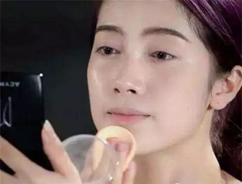 bb霜怎么涂抹脸上好看,怎么涂bb霜不干服帖