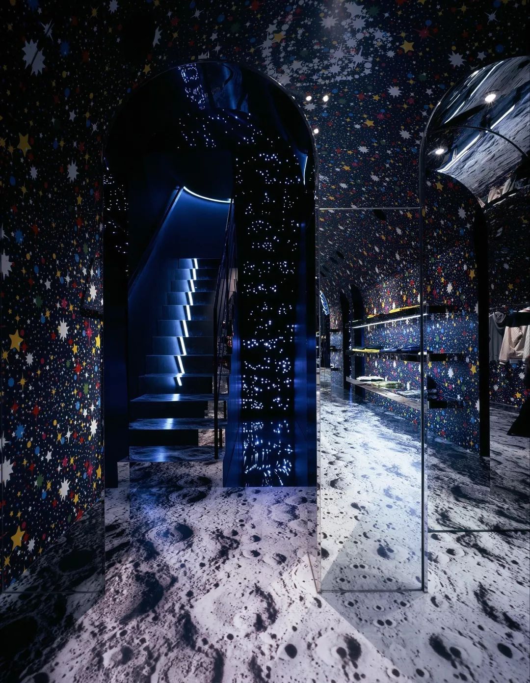 从优衣库到南京步行街,优衣库到路易威登