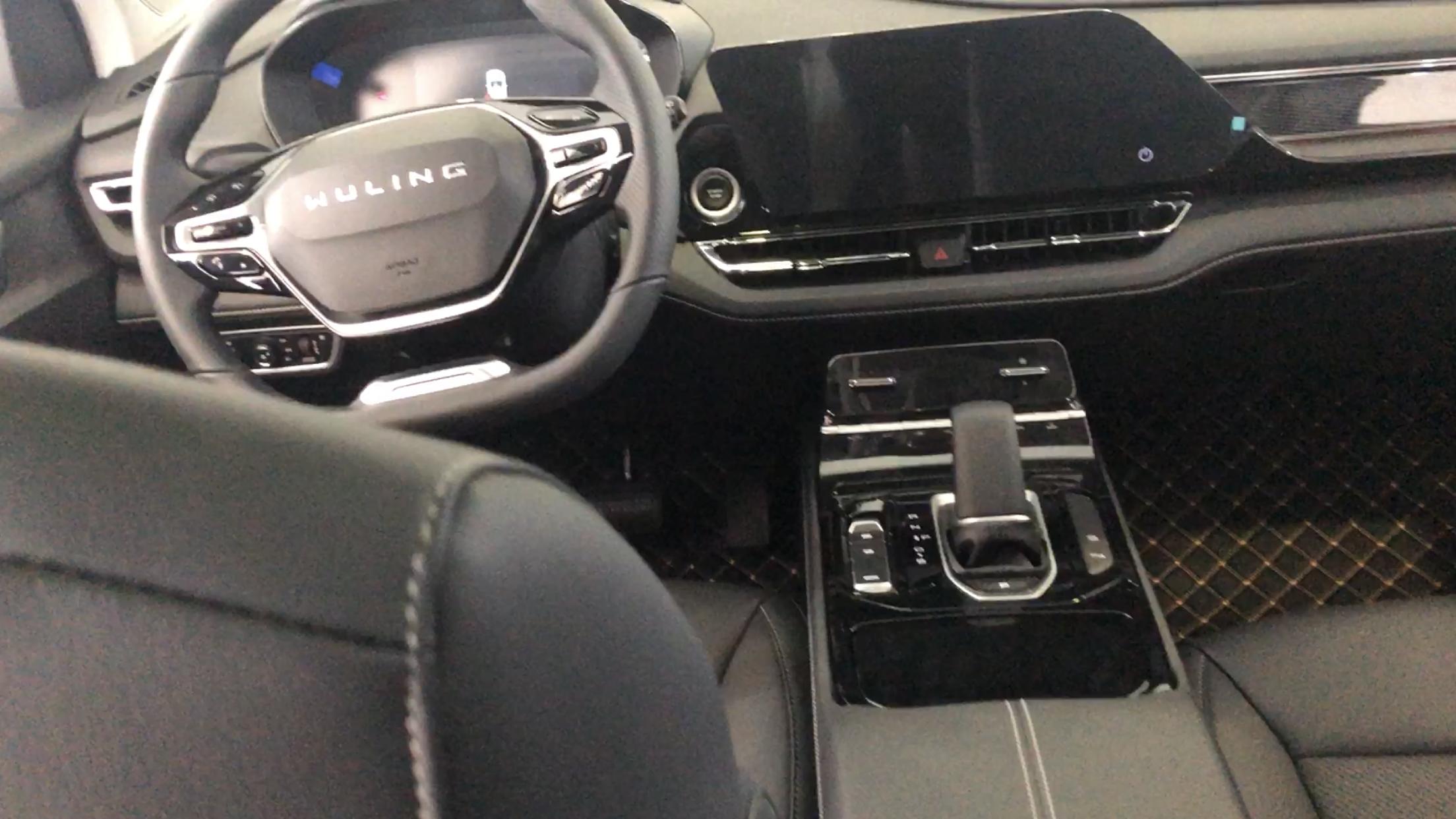 五菱凯捷混动铂金版噪音实测,试驾五菱凯捷混动低配